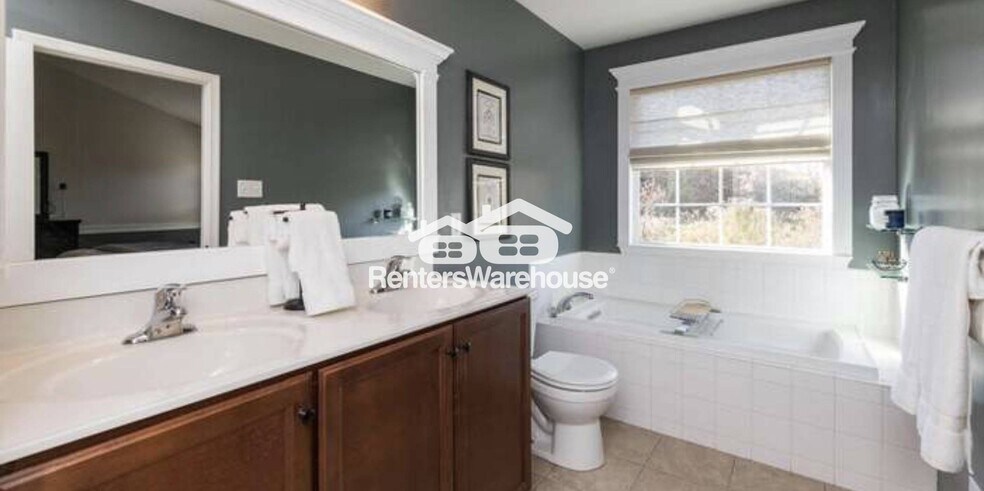 Building Photo - 1910 Reading Ct