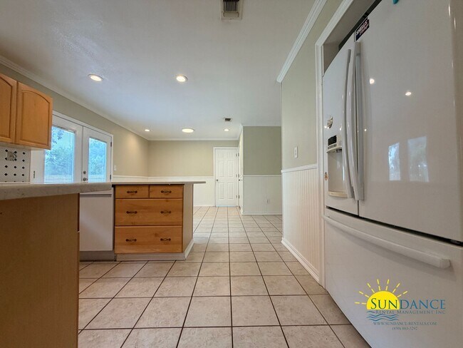Building Photo - 48 Poulton Dr NW