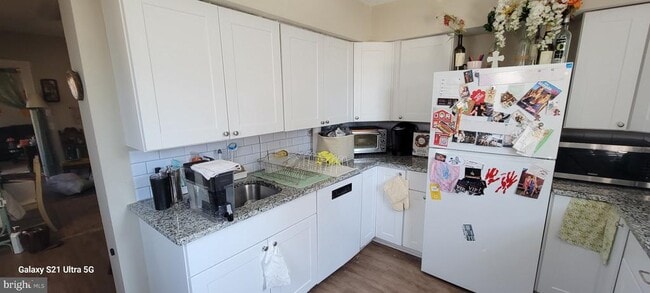 Building Photo - 138 3rd St