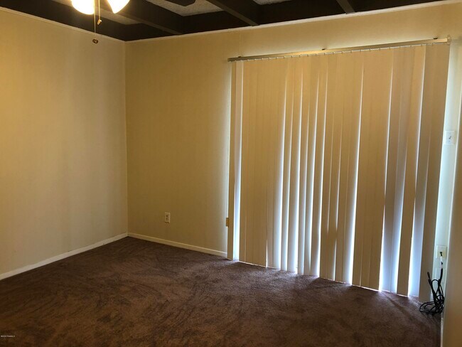 Building Photo - 1008 S College Rd