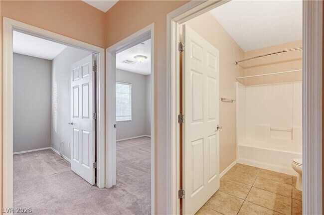 Building Photo - 6868 Sky Pointe Dr