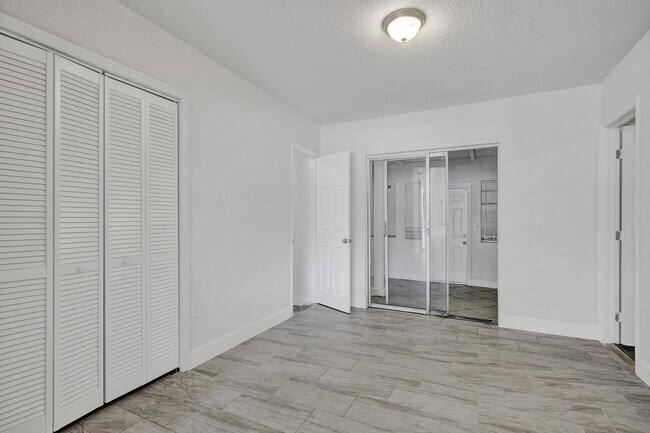 Building Photo - 651 SW 15th St