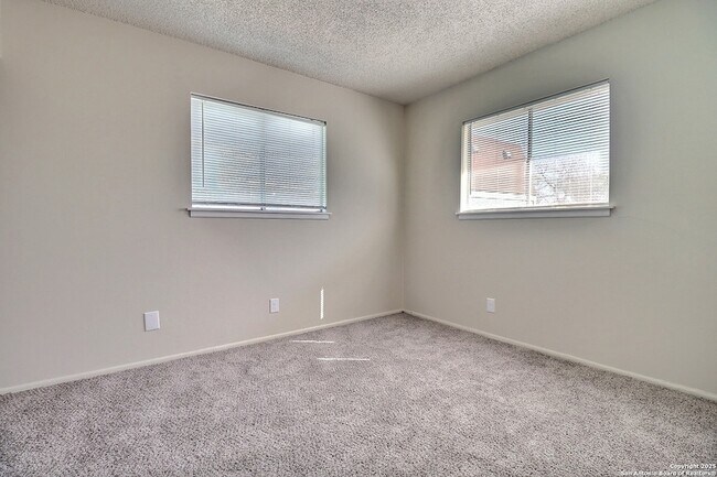 Building Photo - 304 Deborah Dr