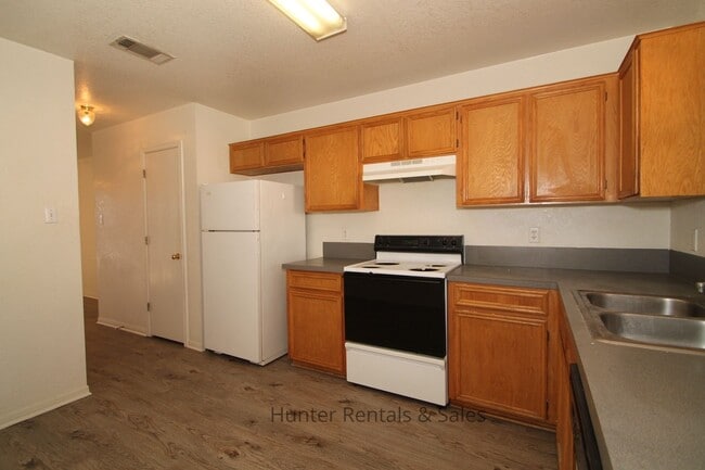 Building Photo - What's Not To Love?