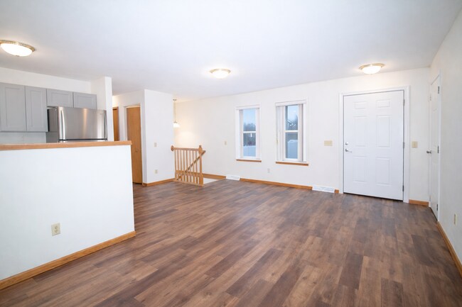 Building Photo - Moline Duplex