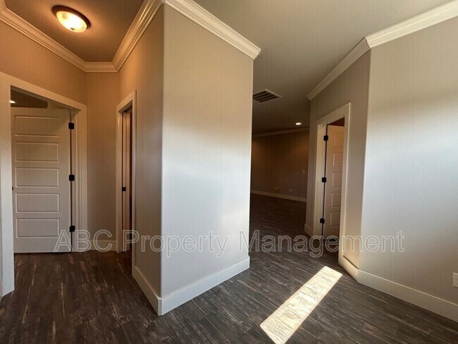 Building Photo - 3100 SW Warberry Ave
