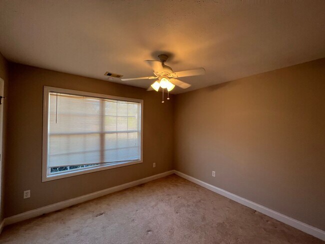 Building Photo - 1521 Mansfield Rd