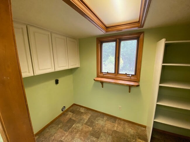 Building Photo - Wonderful Unfurnished 3 Bed 3 Bath Home ou...