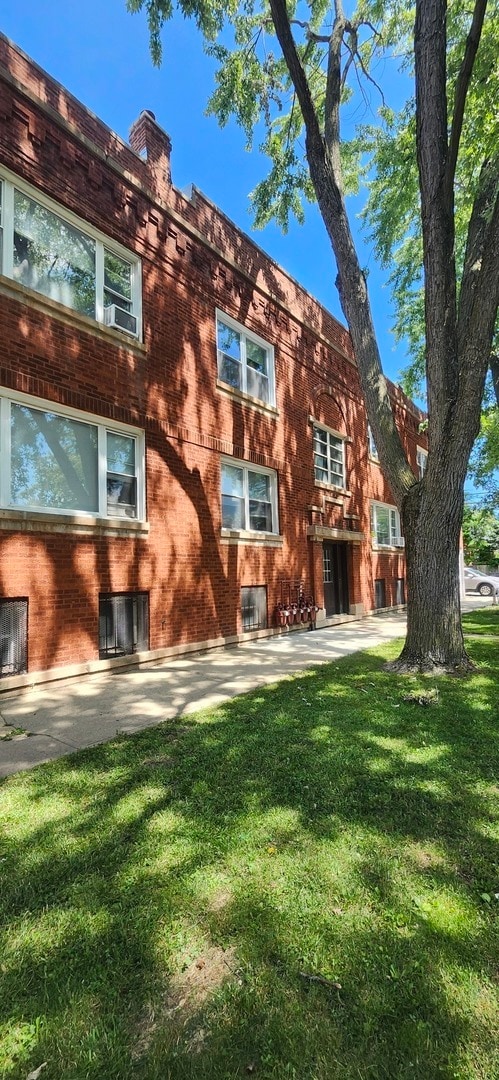 Building Photo - 4252 W Henderson St