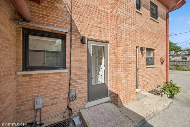 Building Photo - 524 Poplar Dr