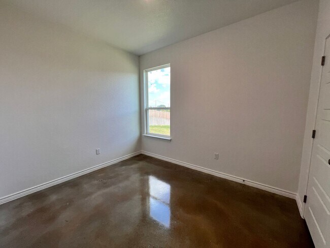 Building Photo - 3909 American Elm Dr