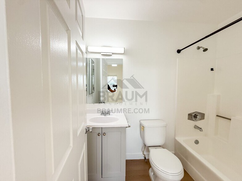 Building Photo - 14249 Friar St