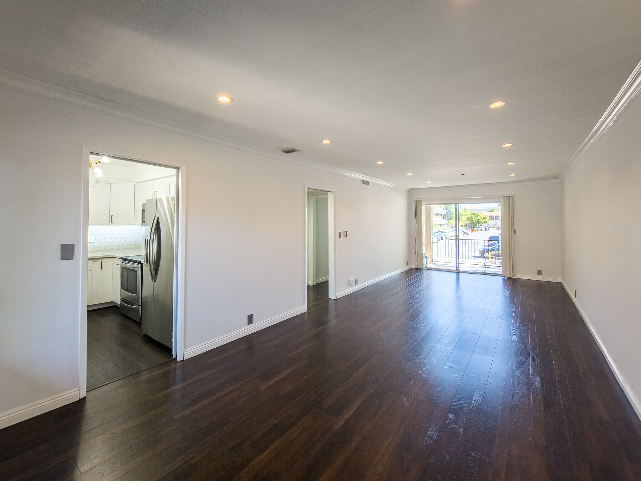 Building Photo - 215 N Kenwood St