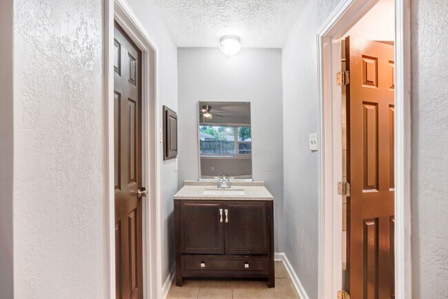 Building Photo - 11511 Grapewood Ct