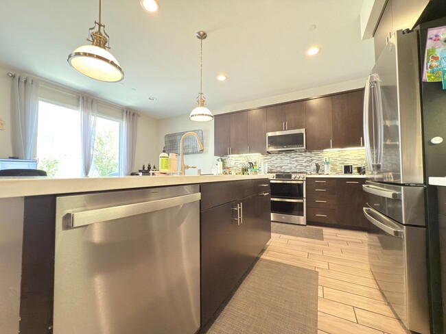 Building Photo - Beautiful 3 Bedroom in Private Community