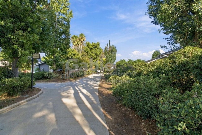 Building Photo - 25753 Rana Dr
