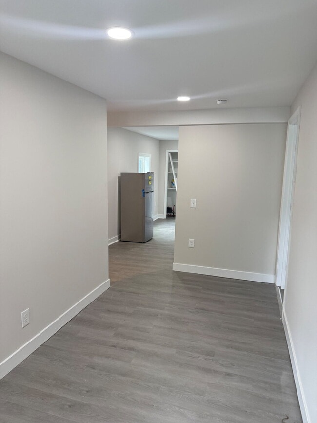 Building Photo - Updated One Bedroom in the heart of Lynchburg