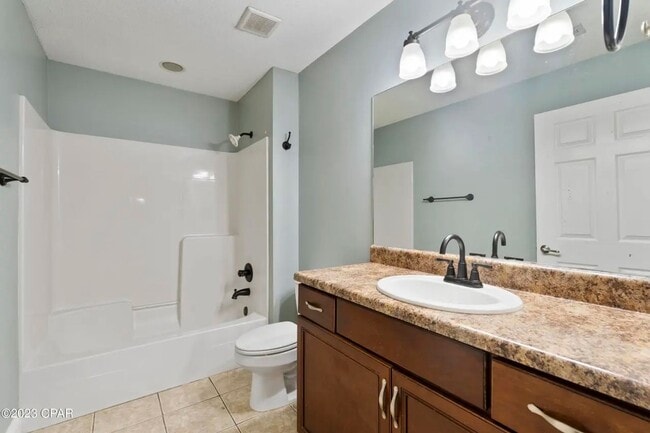 Building Photo - 3 Bedroom / 2 Bath Townhome