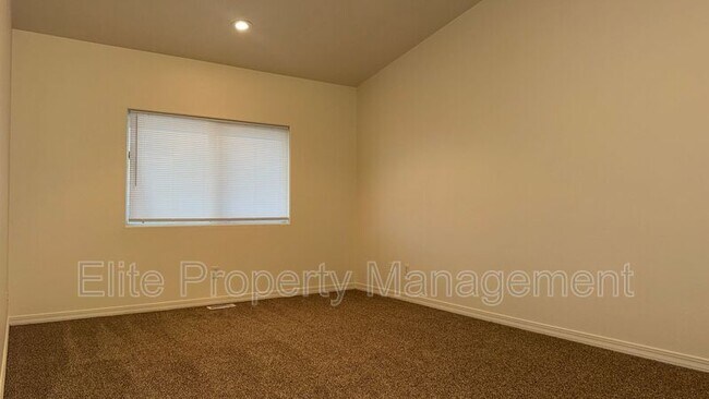 Building Photo - 195 S Stardust Ct