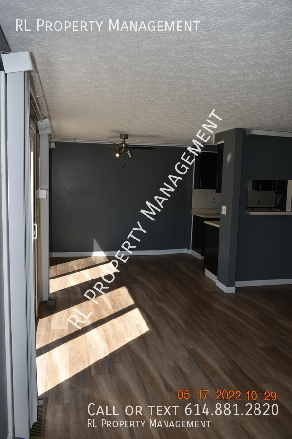 Building Photo - Cozy 2 Bedroom 1 Bathroom 2nd Floor Condo ...