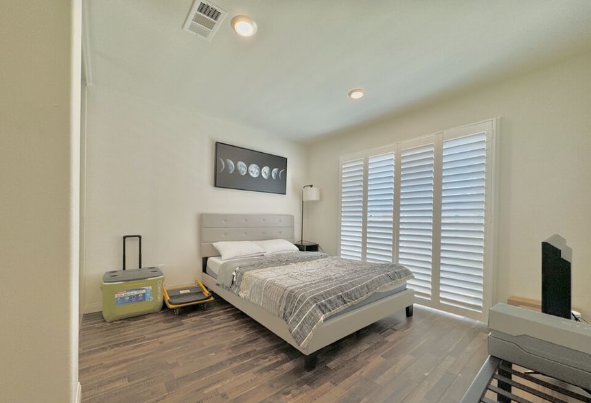 Building Photo - 14416 Plum Ln