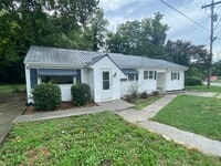 Building Photo - 3 Bedroom 1 Bathroom House