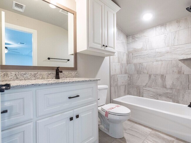Building Photo - Beautiful Home - 4 Bedroom, 3 Bathroom with Bonus Room in East Edmond