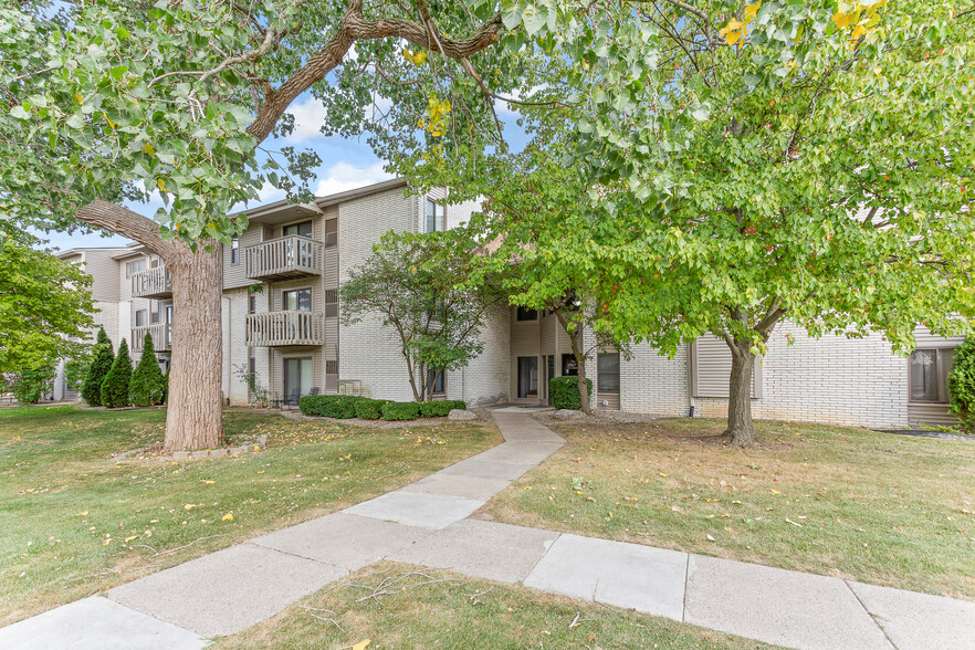 Building Photo - 31993 W 12 Mile Rd
