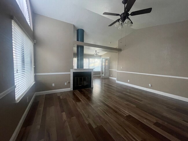 Building Photo - 3/2 home in Castlewood with office! For re...