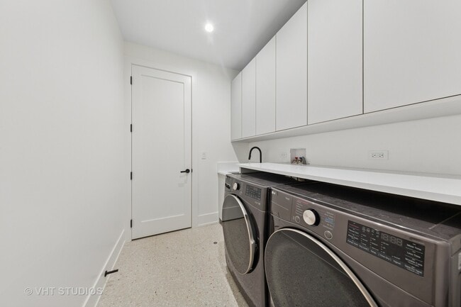 Building Photo - 1844 N Maud Ave