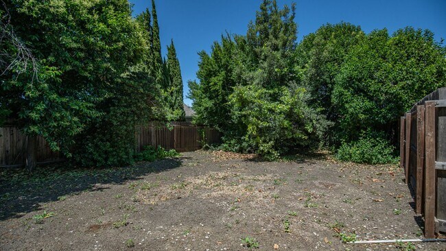 Building Photo - Charming 2 bedroom 1 bath!