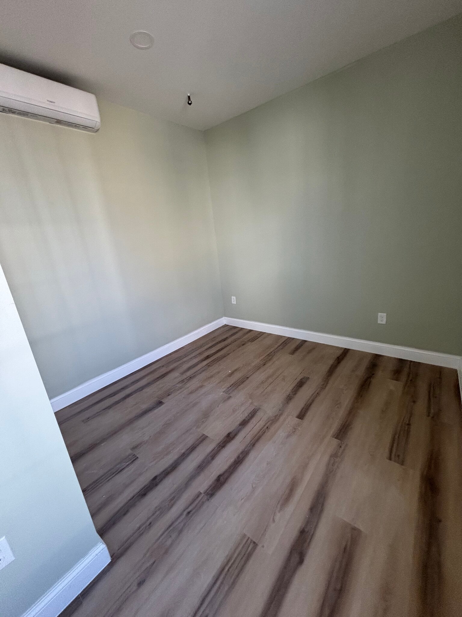 Building Photo - 110 8th St