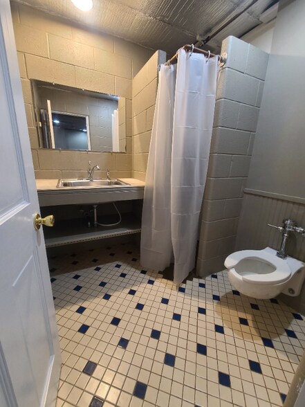 Building Photo - 35 Richards Ave NW