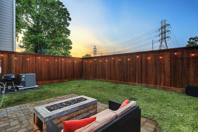 Building Photo - 10934 Brambling Wood Dr