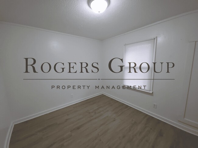 Building Photo - #450 - 416-418 Ridley St Duplex