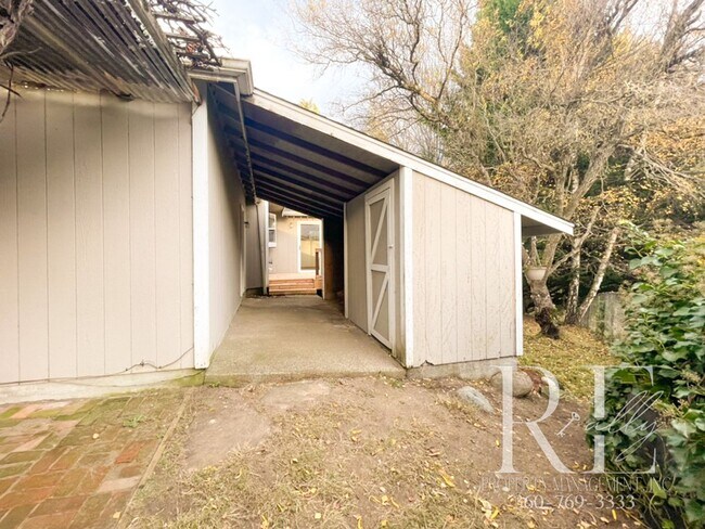 Building Photo - Stunning 3-Bedroom Home with Vaulted Ceilings, RV Parking & Fenced Yard!