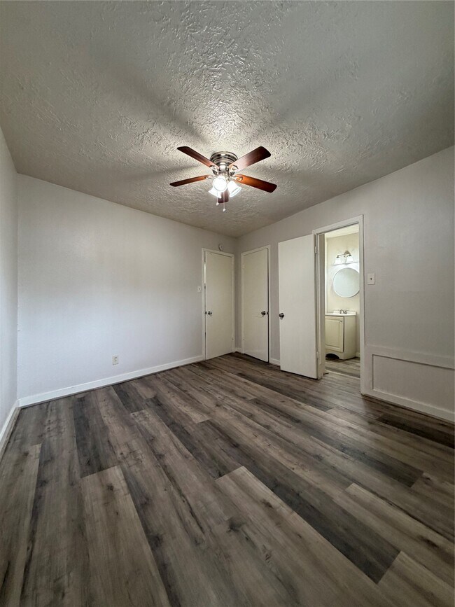 Building Photo - 4811 Oakland St