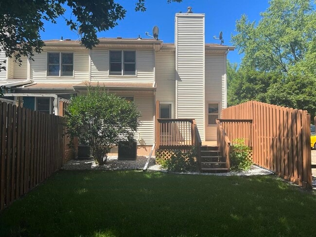 Building Photo - 5 S Thompson Dr