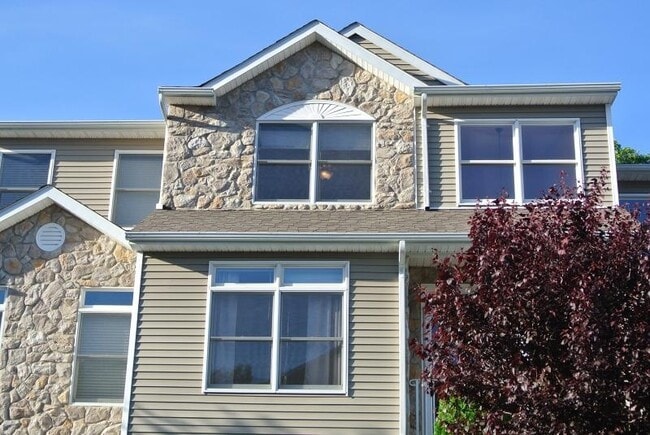 Building Photo - 111 Autumn Ridge Rd