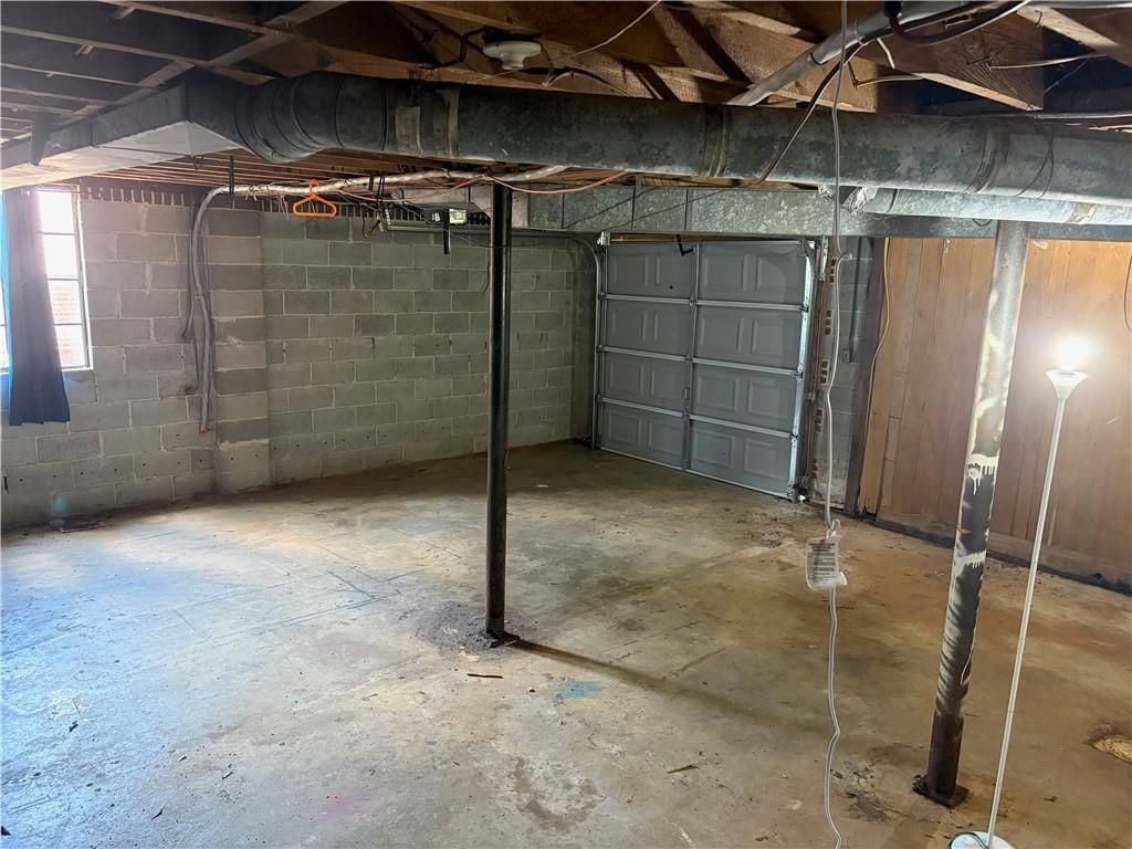 Building Photo - 2064 Montrose Dr
