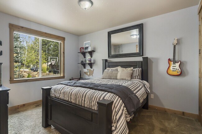 Building Photo - Westside custom home with high end craftsm...