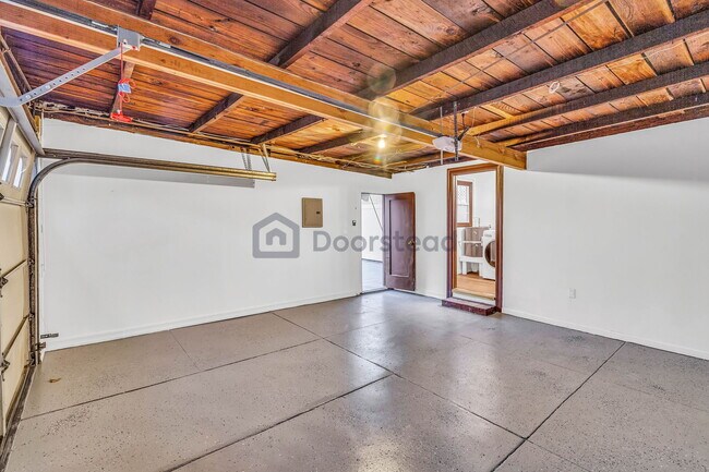 Building Photo - 603 S Mansfield Ave