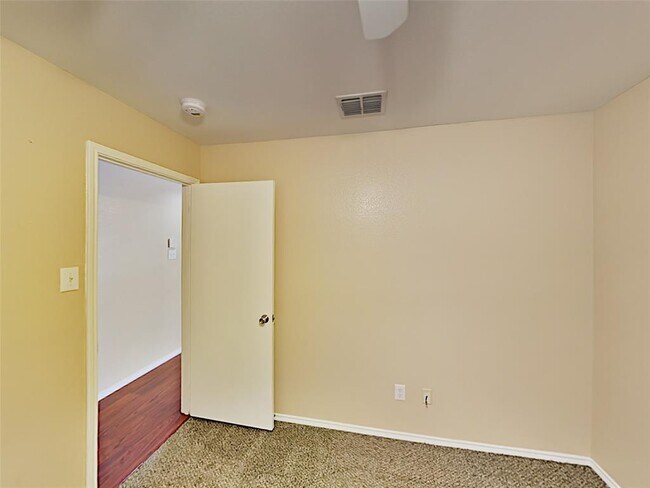 Building Photo - 1128 Maplewood Ln