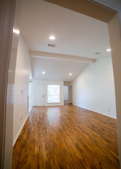 Building Photo - 13602 Fernhill Dr
