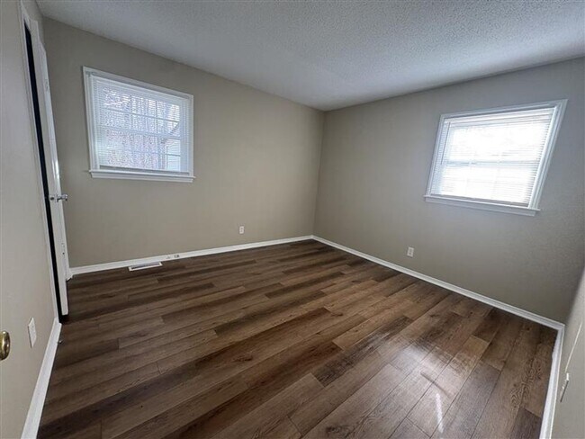 Building Photo - 3 Bed/1.5 Bath Single-Level Home - Reynolda Rd Area!