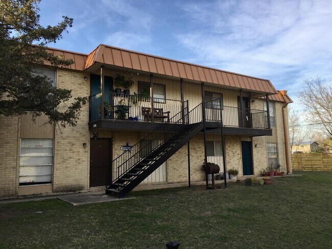 Building Photo - 6929 Timbercreek Dr