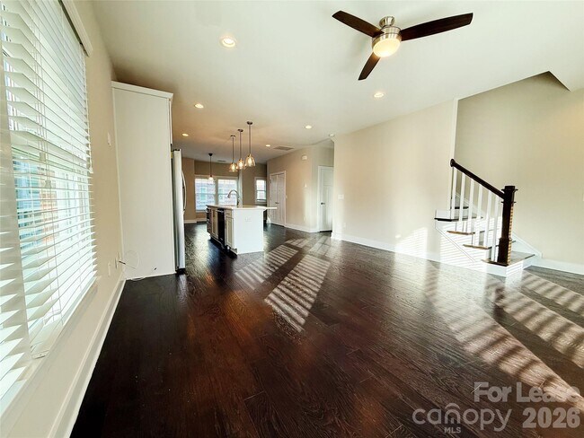 Building Photo - 1424 W 4th St