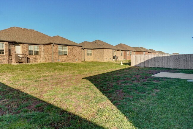 Building Photo - Modern 3 Bed / 2 Bath Home