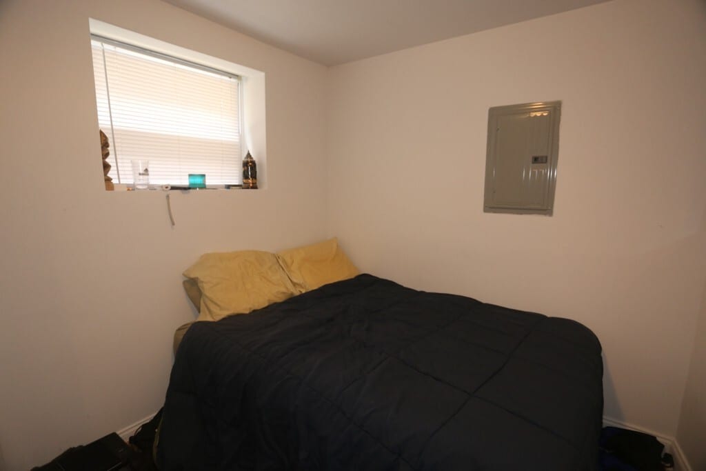 Building Photo - 1436 W Belle Plaine Ave