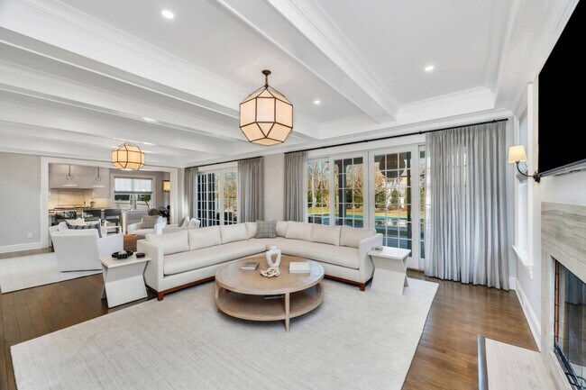 Building Photo - 21 Barn Ln